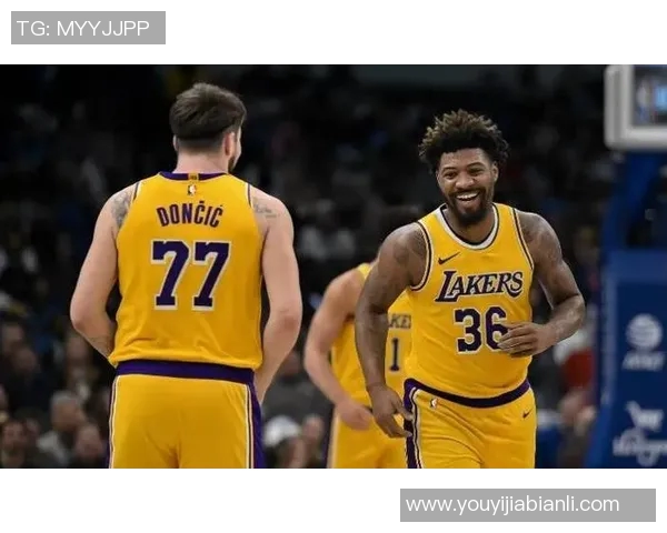 湖人队与黄蜂队的精彩对决结果揭晓谁将赢得这场激烈比赛的胜利 湖人队与黄蜂队的精彩对决结果揭晓谁将赢得这场激烈比赛的胜利